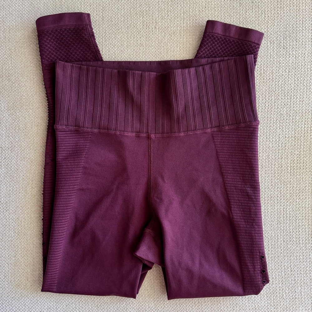 Athleta Halasana Seamless 7/8 Leggings Auberge Purple Yoga Pants Size Small